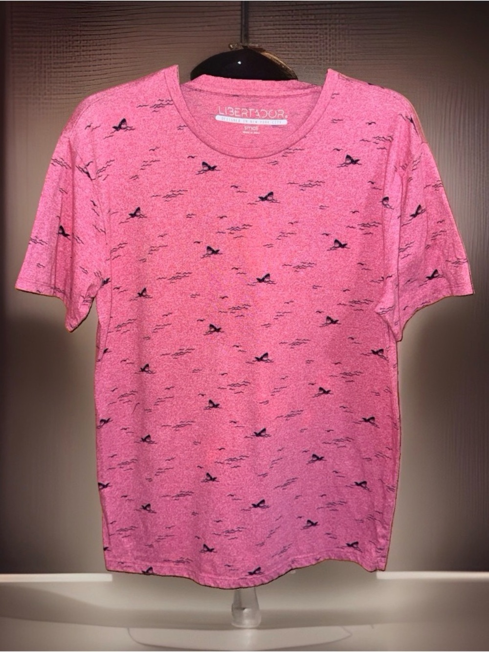 Libertador Men's Red Heather Short-Sleeve Tee with Shark & Waves Print-S-EC